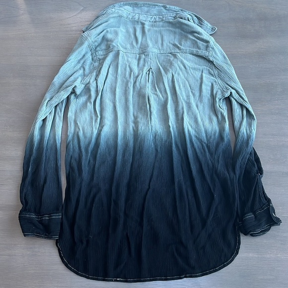 Rock & Republic Ombre Fade Long Sleeve Crinkle Blouse  Blue - Picture 2 of 6